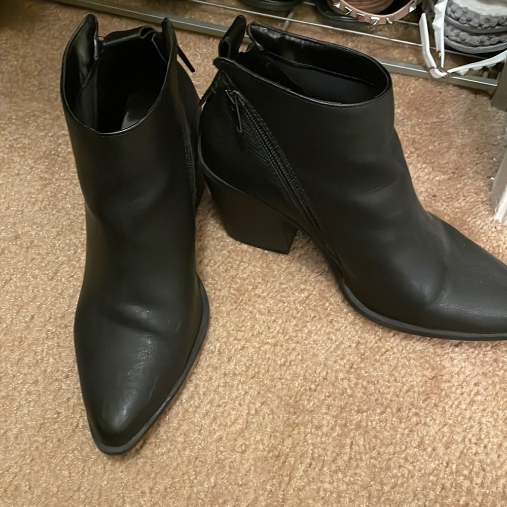 Black chunky heel bootie with side zipper